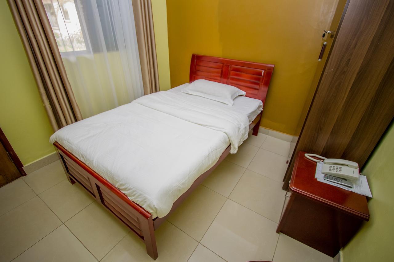 Tuzza Hotel Bushenyi Екстер'єр фото