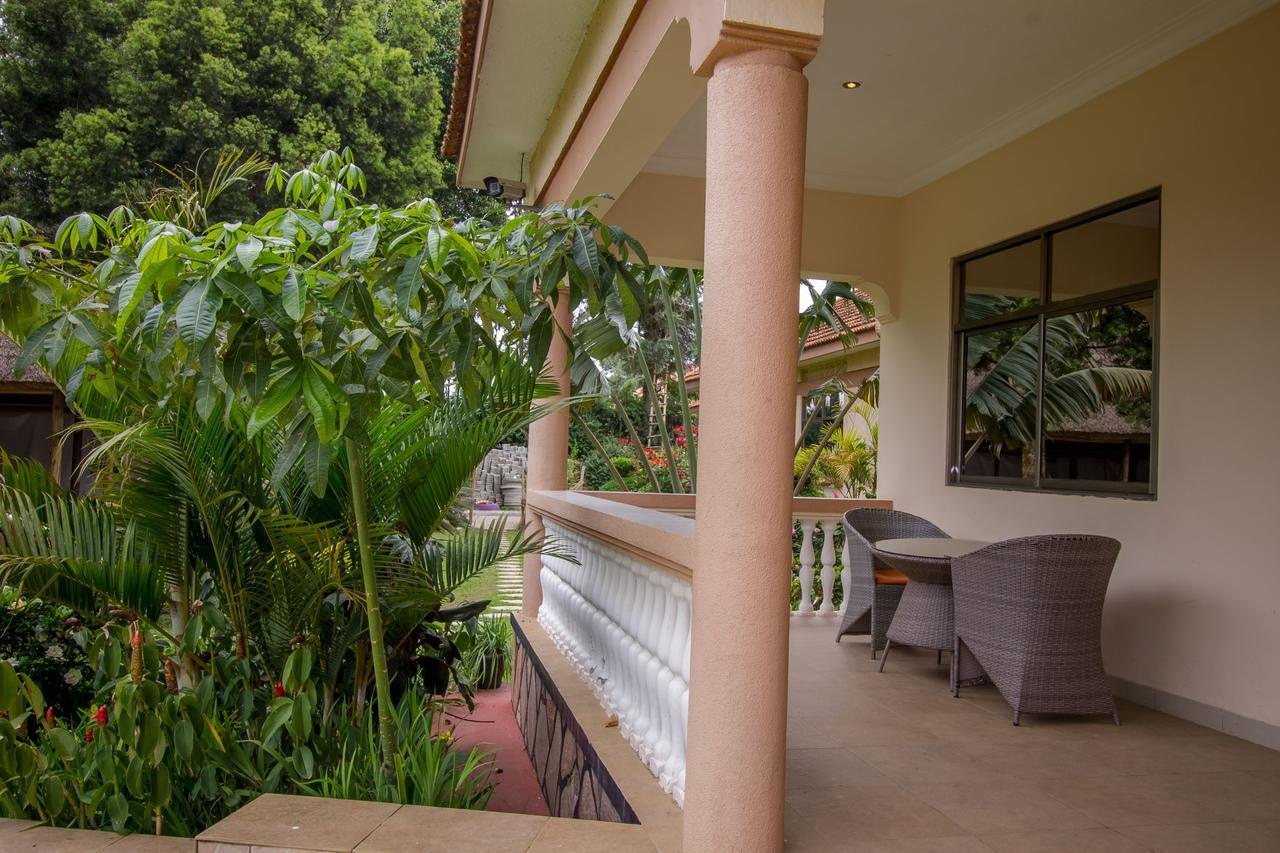 Tuzza Hotel Bushenyi Екстер'єр фото