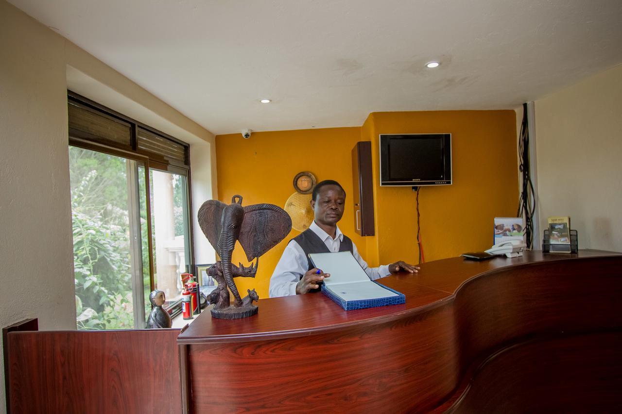 Tuzza Hotel Bushenyi Екстер'єр фото