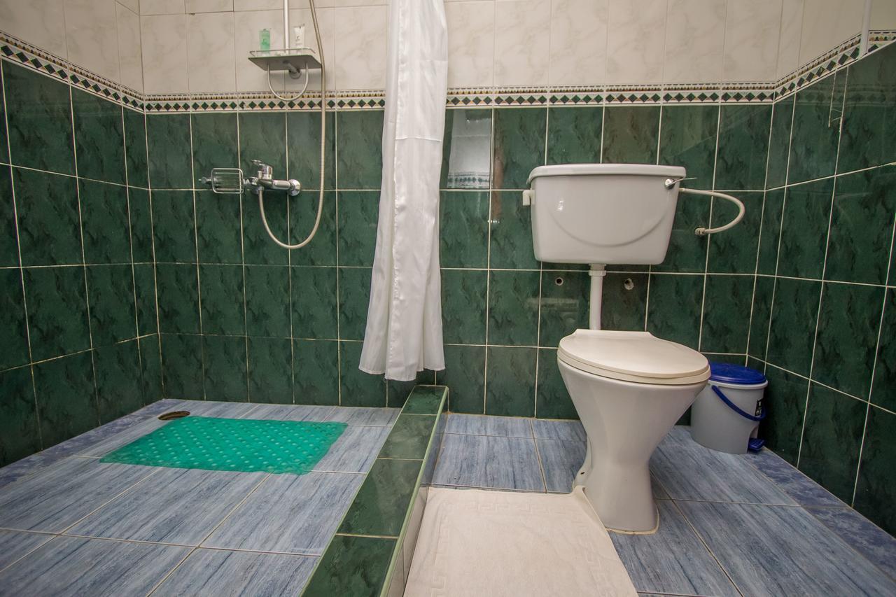 Tuzza Hotel Bushenyi Екстер'єр фото