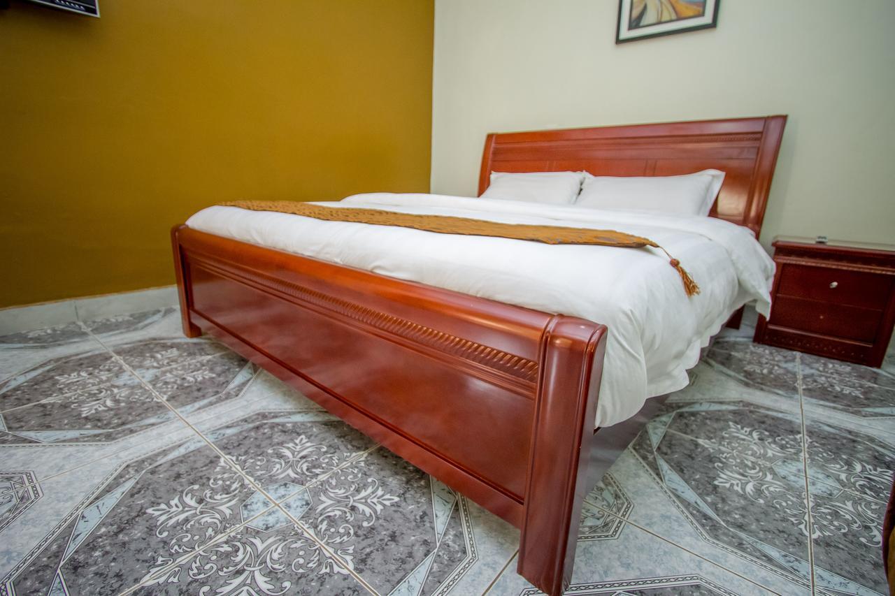 Tuzza Hotel Bushenyi Екстер'єр фото